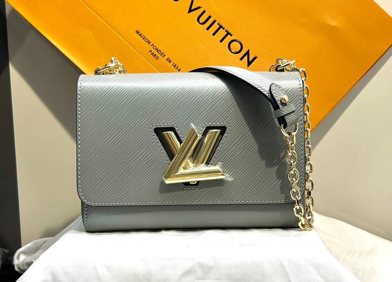 Louis Vuitton Classic flap medium photo 4