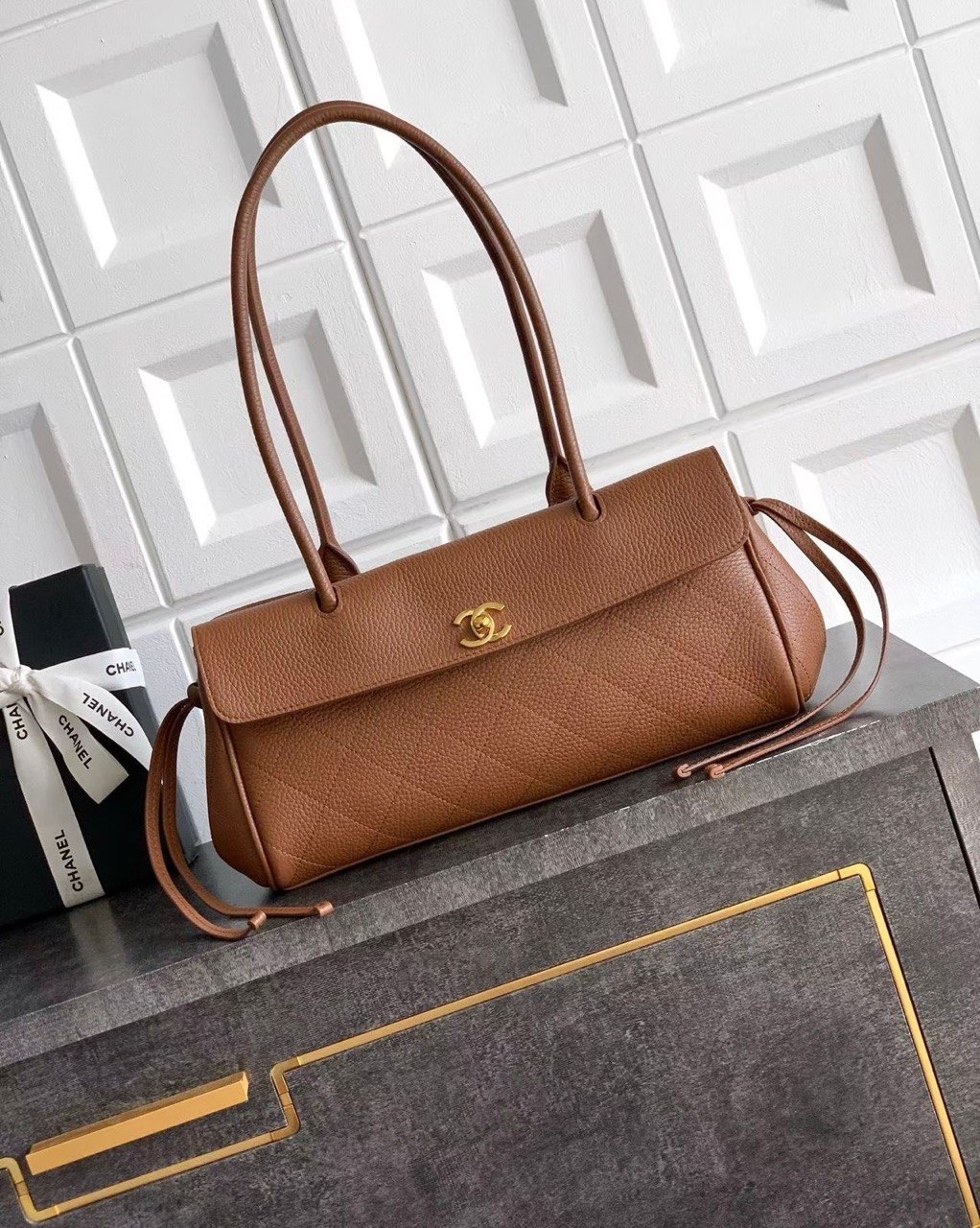 Chanel Medium photo 2