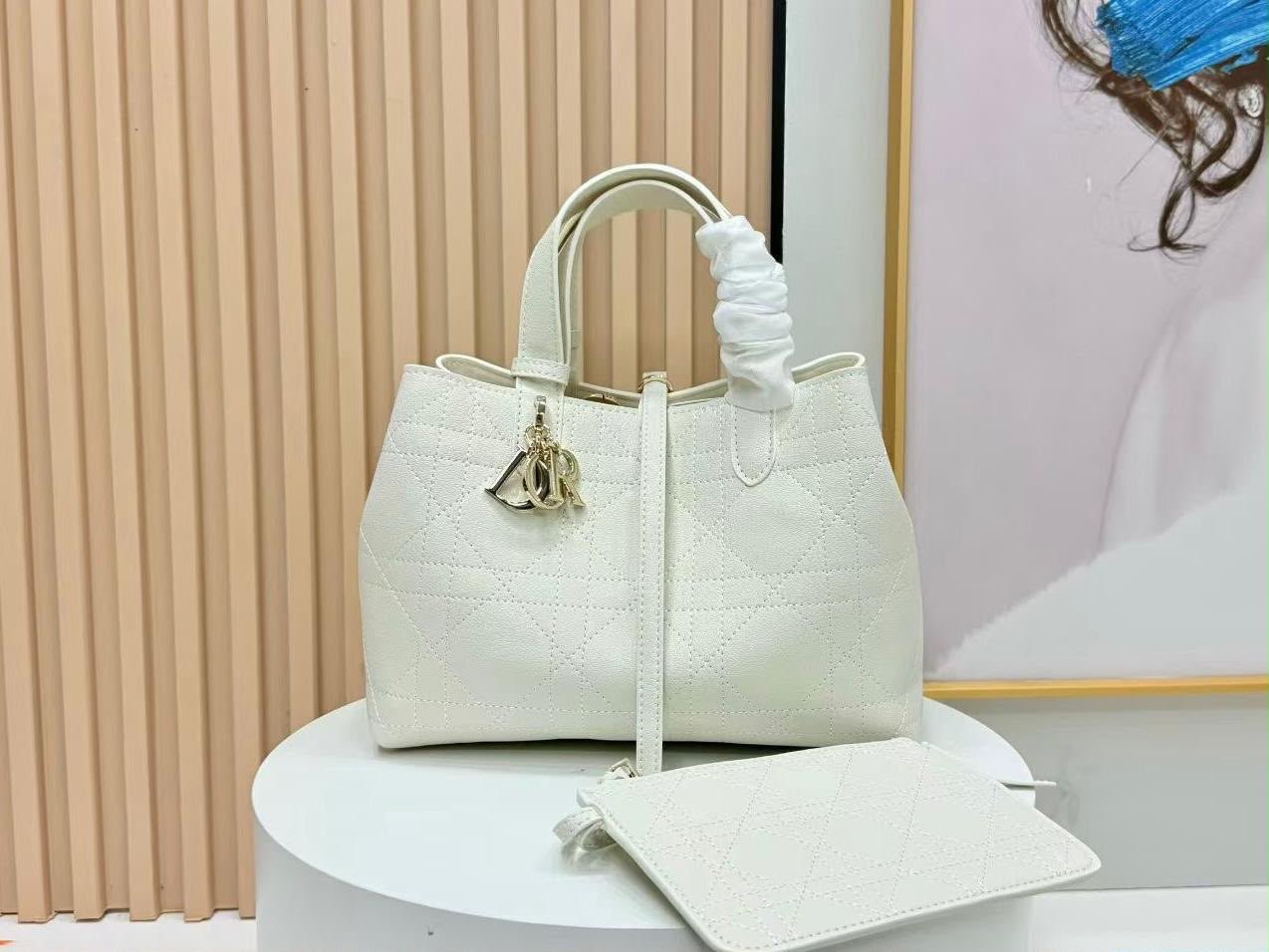 Dior Medium