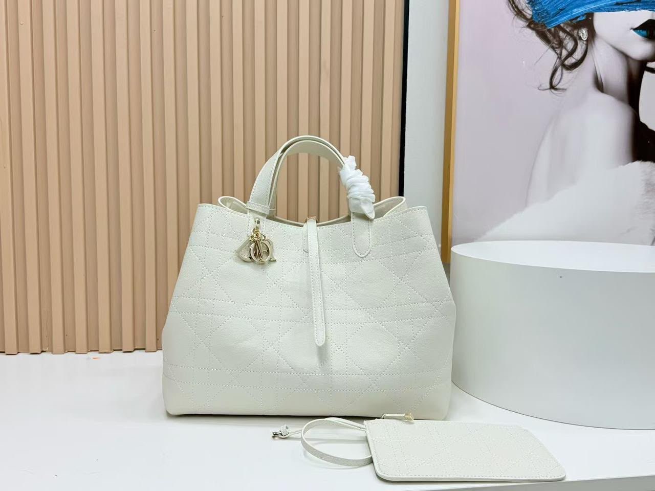 Dior Medium photo 4