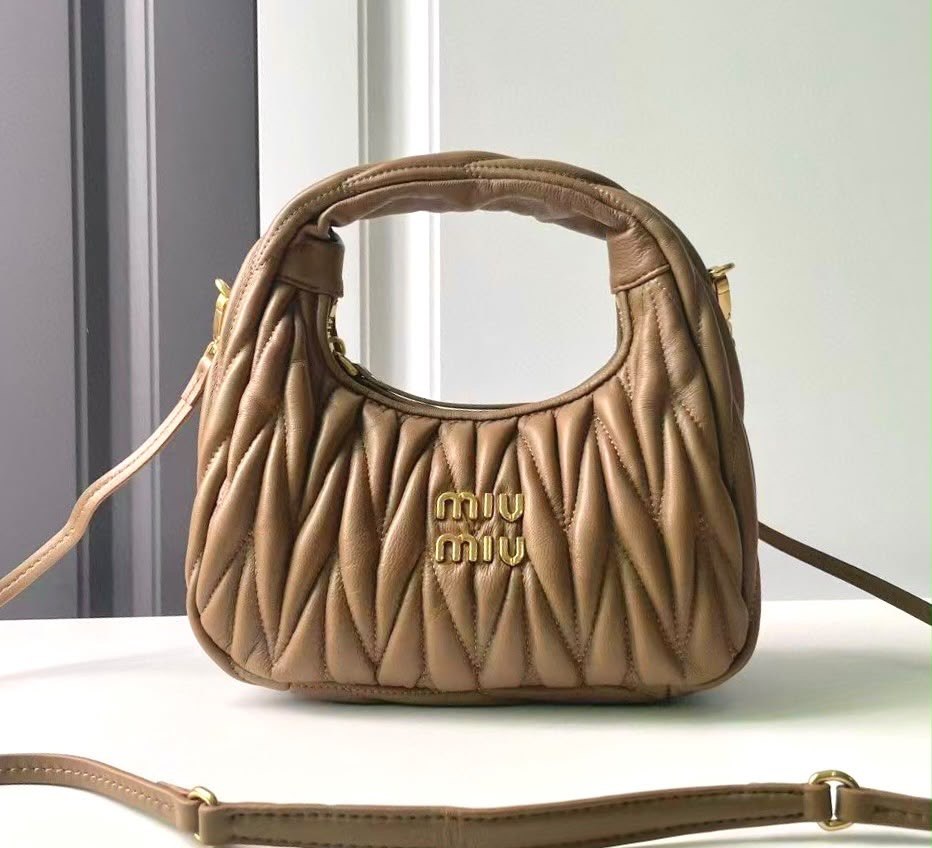 Miu Miu Medium photo 2