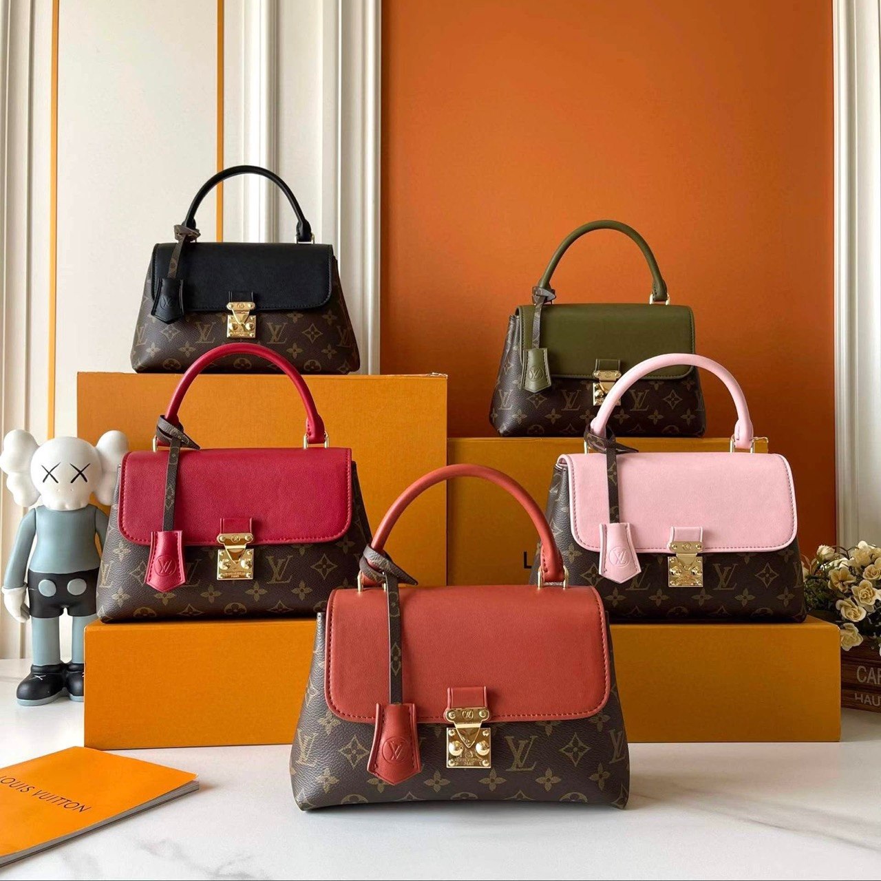 Louis Vuitton Medium photo 5