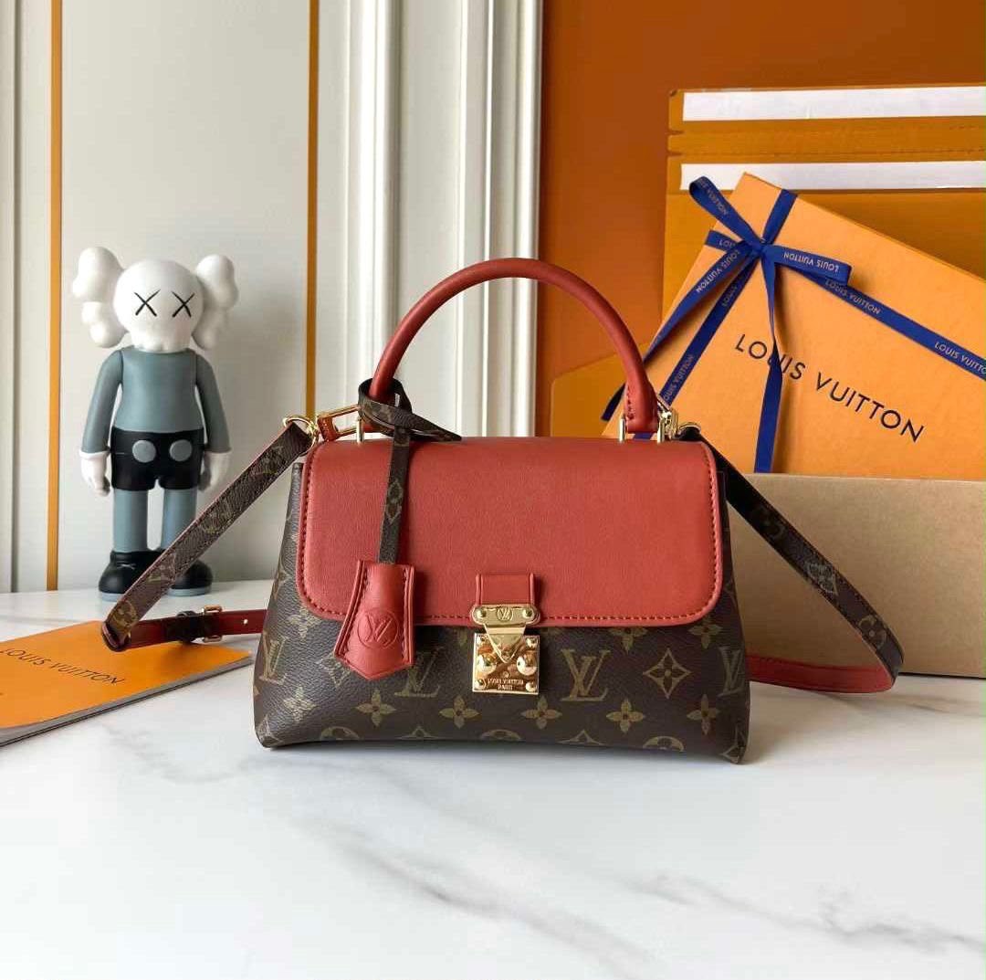 Louis Vuitton Medium photo 3