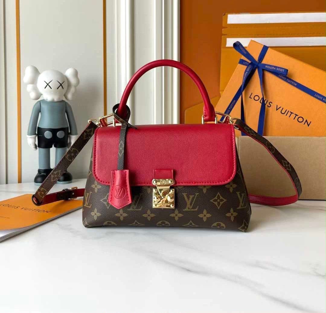 Louis Vuitton Medium photo 2