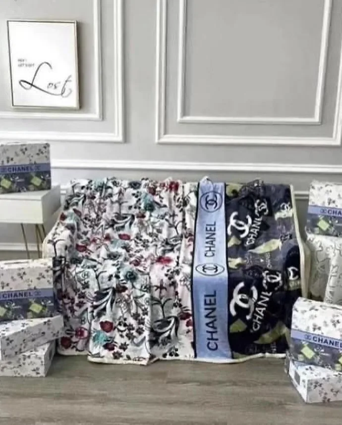 Chanel CC print blanket set photo 1