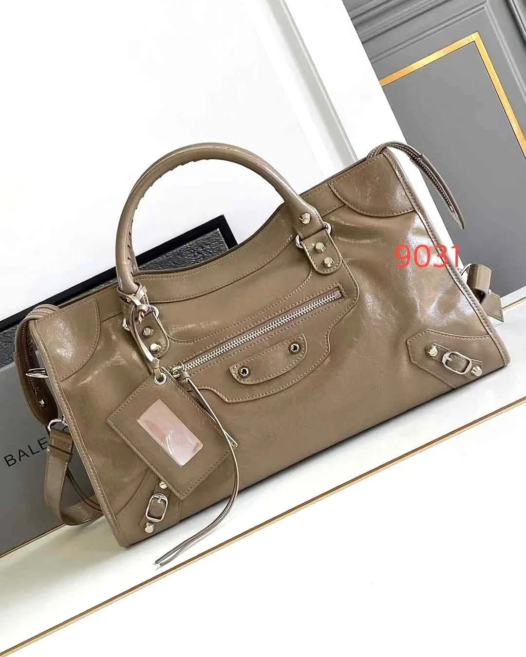 Balenciaga City photo 3