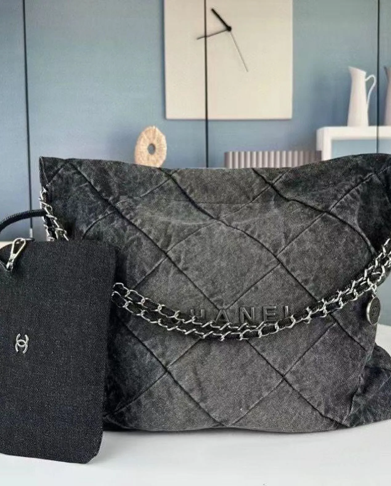 Chanel 22 Bag photo 1