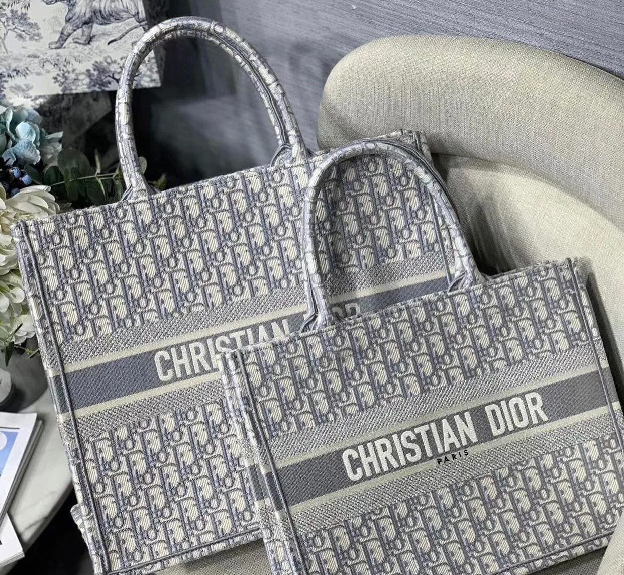 Dior Book Tote photo 1