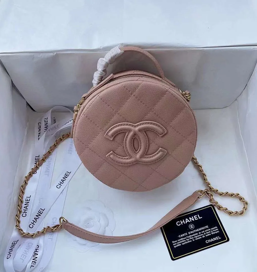 Chanel Round Clutch with Chain photo 1