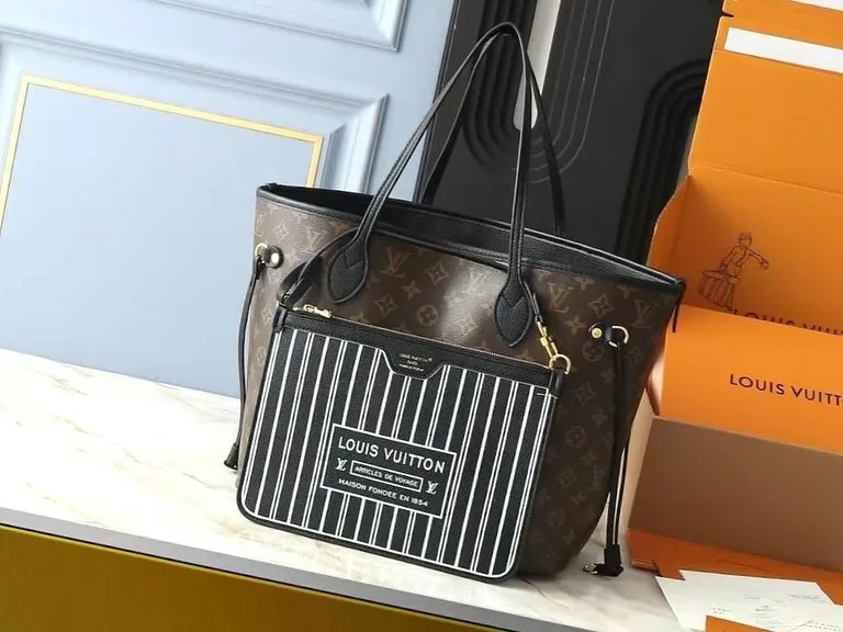 Louis Vuitton Tote Bag photo 2