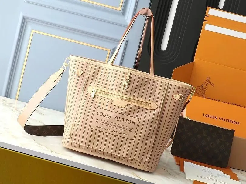 Louis Vuitton Tote Bag photo 6