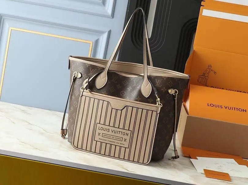 Louis Vuitton Tote Bag photo 4