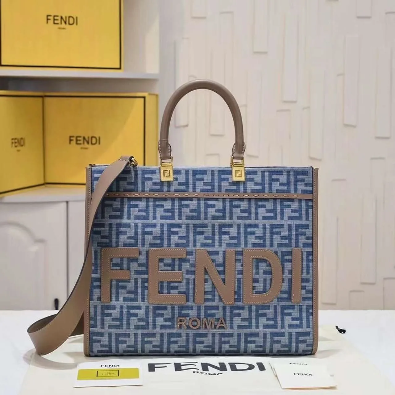 Fendi Sunshine Shopper photo 1