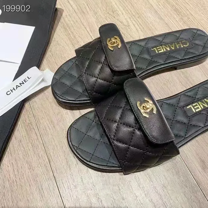 Chanel quilted slide photo 1