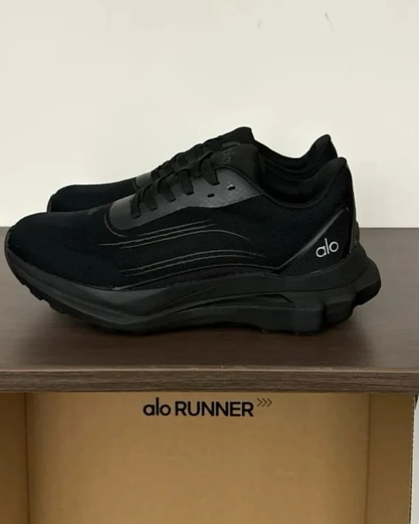 Alo Yoga Runner photo 1