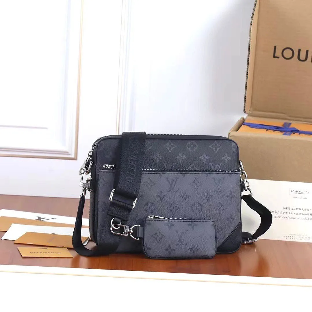 Louis Vuitton District PM photo 8