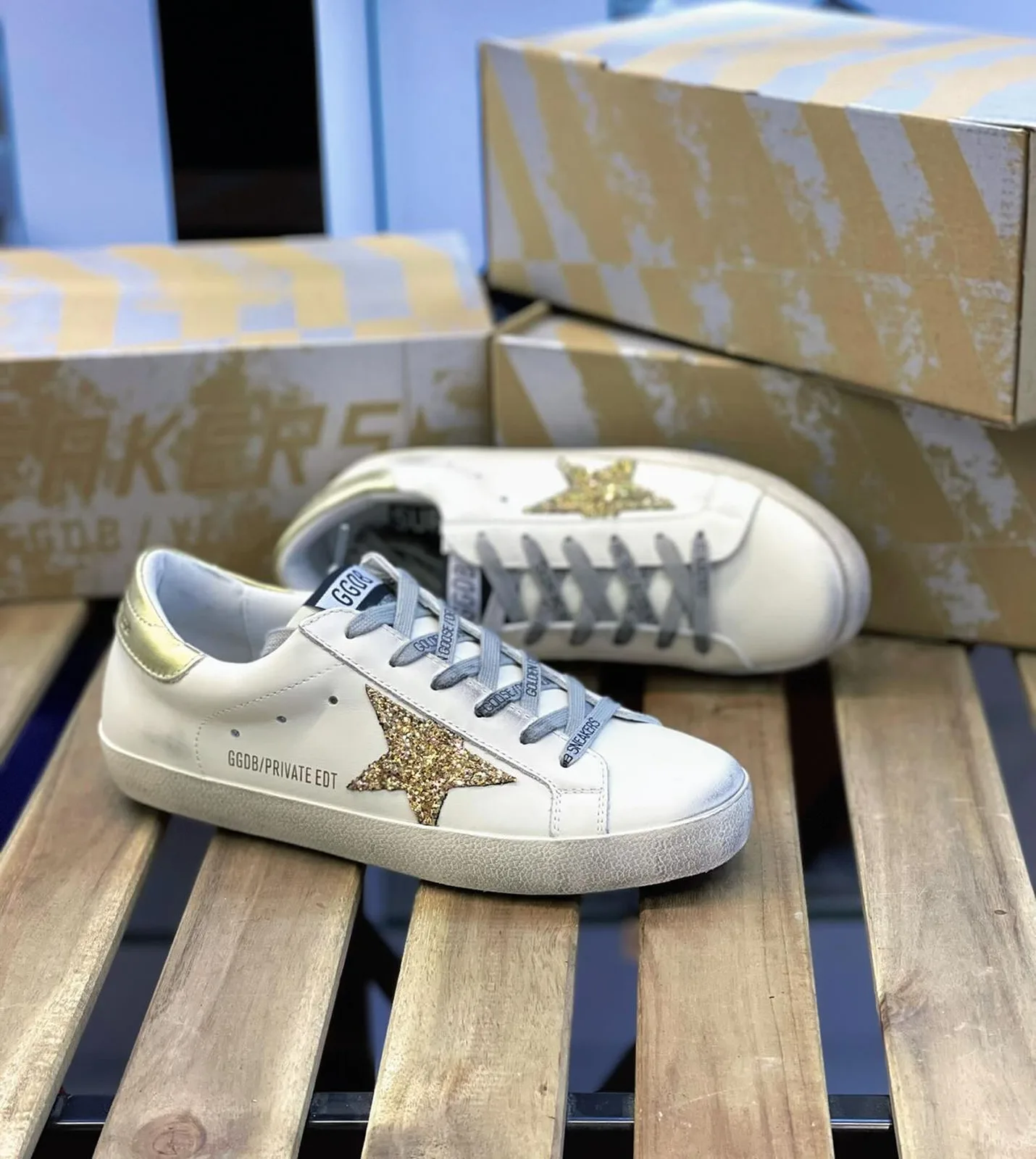 Golden Goose Superstar photo 1